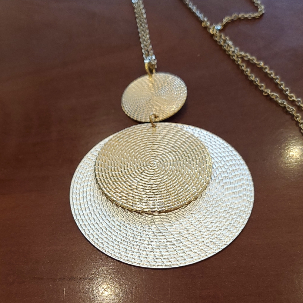 Disc Pendant Necklace